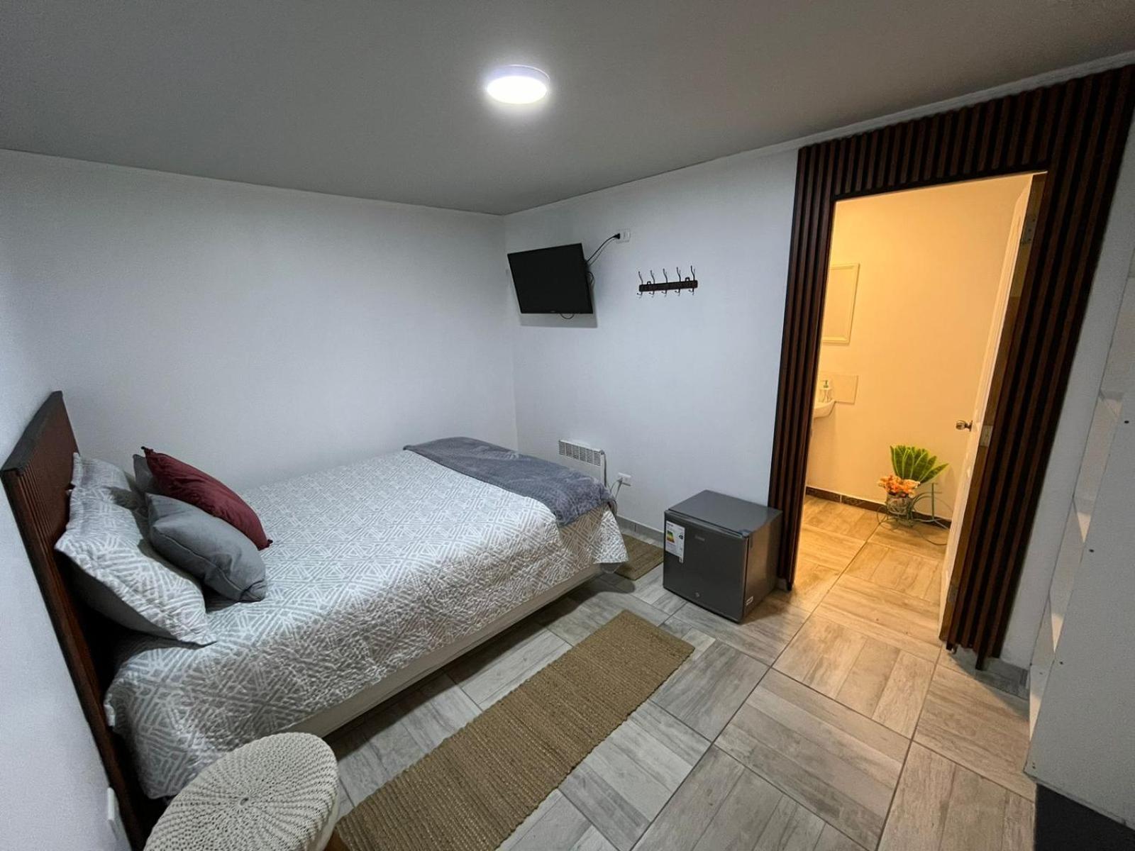 Hostal Fenix Hotel Santiago Exterior photo